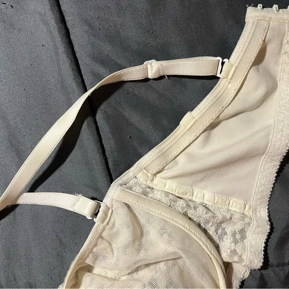 EUC. Olga Cream Floral Lace Convertible Bra - Picture 6 of 7